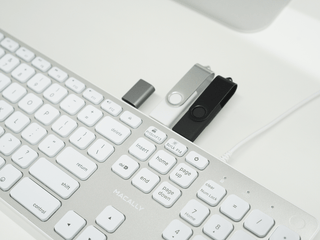 Macally Keyboard for Mac with USB Hub (2x USB-C / 1x USB-A) - 2 in 1 Plug